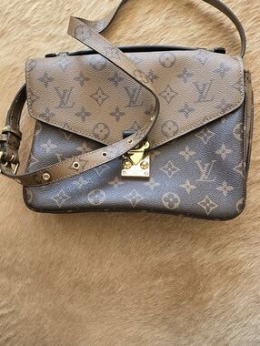 Louis Vuitton Pochette Metis